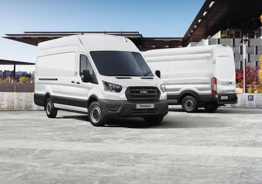 Ford Maverick Tremor Frente da Ford Maverick Tremor cinza na natureza